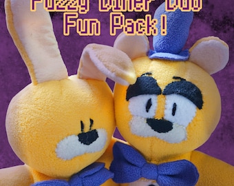Op de afbeelding: Fuzzy Diner Duo Fun Pack! Een gele pluche konijn en beer met paarse strikjes. De beer draagt een blauwe hoed.