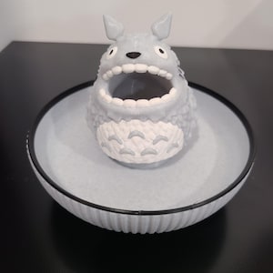 Tigela de Totoro com espaço duplo para pistacho, cacau e casca de semente de girassol. Presente para amigos, amantes de desenhos animados, personagens japoneses. Colecione