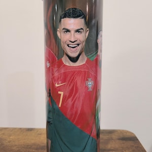 Cristiano CR7 20oz Becher mit Deckel und Trinkhalm. Fußballspieler, Geschenk für Ihn, Sportliebhaber, Real Madrid, Fußball