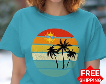 Maglietta estiva vintage con palme al tramonto retrò, maglietta grafica Beach Vibes, maglietta per vacanze su isole tropicali, maglietta con sole e palme