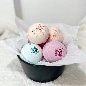 Bath bomb Assortment for Aromatherapy Soak Bath for Relaxation Christmas Gift for Women Meditation Pamper Skin Soothing Spa HolidayBirthday