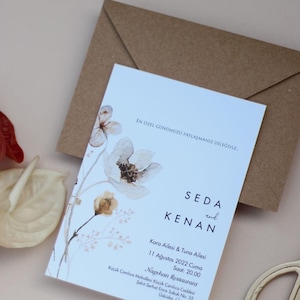 Faire-part mariage minimaliste avec fleurs – Idéal petit budget