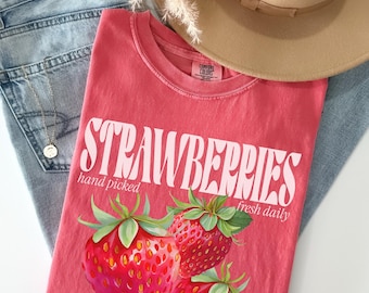 Strawberries Comfort Colors t-shirt Vintage style Fruit Graphic tee, Strawberry Festival Summer Fashion farmers market shirt fruit foodie