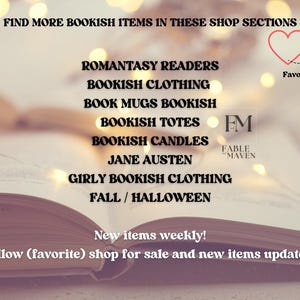Może przedstawiać: Zbliżenie otwartego tomu książki z rozmytym tłem świateł. Tekst na stronie brzmi "Find more bookish items in these shop sections." Tekst wymienia r&oacute;wnież r&oacute;żne sekcje sklepu, w tym "Romantasy Readers", "Bookish Clothing", "Book Mugs Bookish", "Bookish Totes", "Bookish Candles", "Jane Austen", "Girly Bookish Clothing" i "Fall/Halloween". Widoczny jest r&oacute;wnież tekst "New items weekly!" i "Follow (favorite) shop for sale and new items updates!"