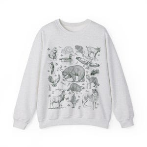Wildlife sweatshirt North American forest animals, Pacific Northwest vintage style nature sweater for granola girl gift for nature lover imagem 4