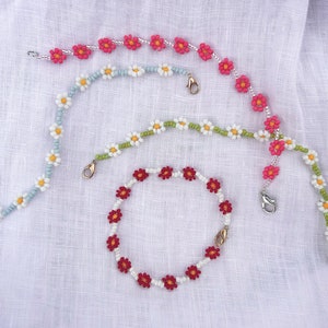 Flower bracelet (small flowers) made of beads, individual color choice