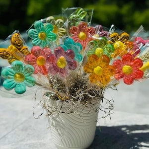 25 Daisy Flower Lollipops – Handmade Candy Bouquet for Weddings, Baby Showers, Parties, Birthday Favors, Gifts