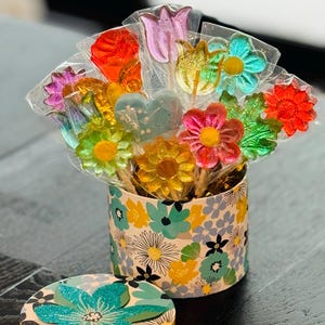 25 Flower Lollipops – Handmade Candy Favors for Baby Showers, Weddings, Spring Parties, and Floral Gift Bouquets