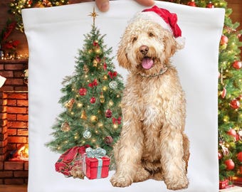 PNG de cachorro natalino em aquarela | Goldendoodle fofo com gorro de Papai Noel | Clipart de animal de estimação para as festas de fim de ano | Ilustração de árvore de Natal | PNG para sublimação