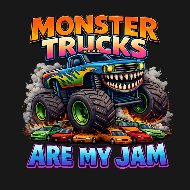 Puede incluir: Un gr&aacute;fico vibrante que presenta un cami&oacute;n monstruo azul con una sonrisa amenazante, llamas y neum&aacute;ticos grandes, aplastando coches m&aacute;s peque&ntilde;os. El texto "MONSTER TRUCKS ARE MY JAM" se muestra en letras audaces y coloridas sobre un fondo negro.