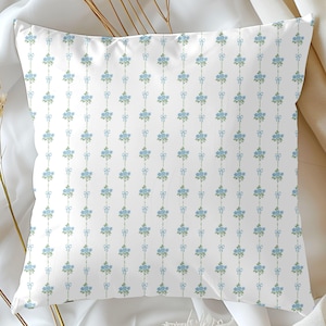 Blue Green Floral Pillow Cover Decorative Throw Pillow Preppy Floral Cushion Aesthetic Dorm Room Decor Colorful Boho Accent Pillow Living