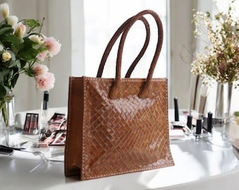 Bolso de mano de cuero marroquí tejido a mano: diseño de asa trenzada