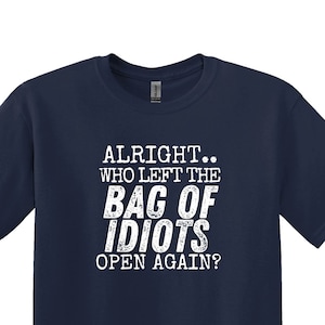 Qui a laissé le sac des idiots ouvert à nouveau chemise, chemise sarcastique, chemise drôle, chemise drôle de femme, chemise d’hommes sarcasme, chemise sarcasme, cadeaux sarcastiques