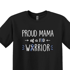 Camicia guerriera orgogliosa mamma di T1D, camicia per la consapevolezza del diabete di tipo 1, camicia per il diabete, nastro blu, regalo per la consapevolezza del diabete, camicia T1, regalo per lei