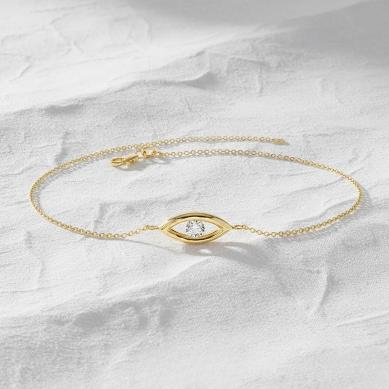 Easygoing Diamond Eye Charm Bracelet main image 1