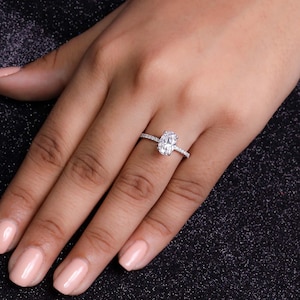 1,85 karaat F-kleur VS Clarity IGI-gecertificeerde ovale geslepen diamanten solitaire verborgen halo verlovingsring 14k geelgoud