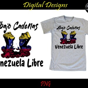 K&ouml;nnte beinhalten: Ein graues T-Shirt mit einem grafischen Design von zwei F&auml;usten, die sich aus Ketten befreien. Die F&auml;uste sind in den Farben der venezolanischen Flagge eingewickelt. Der Text "Abajo Cadenas Venezuela Libre" ist auf das T-Shirt gedruckt.