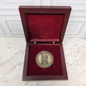 One Day at a Time Coin, Sobriety Gift for Men & Women, Serenity Prayer Token, Recovery Keepsake, Inspirational Chip, 12 Step AA NA Medallion Luxury Box (+9.99)