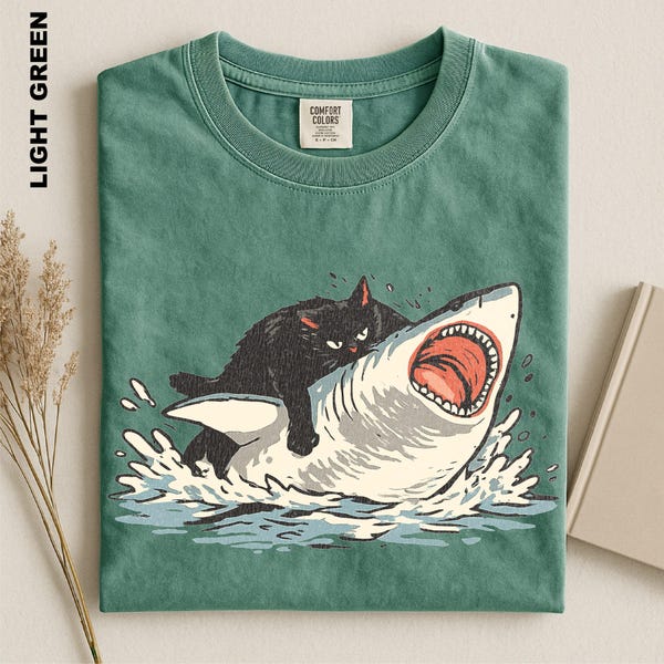 Chemise gros chat contre requin, meme hilarant chat équitation requin drôle océan graphique t-shirt, rétro animal humoristique mignon chaton confort couleurs pull