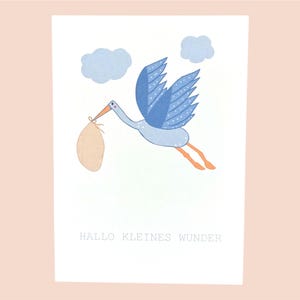 Karte zur Geburt Junge – Grußkarte | Postkarte mit Storch – Handgezeichnet & matt auf Kraftpapier – Babykarte zur Geburt