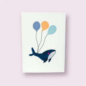 Geburtstagskarte Wal – Kinderkarte | Postkarte | Grußkarte mit blauem Wal & Luftballons – Handgezeichnet und matt auf Kraftpapier