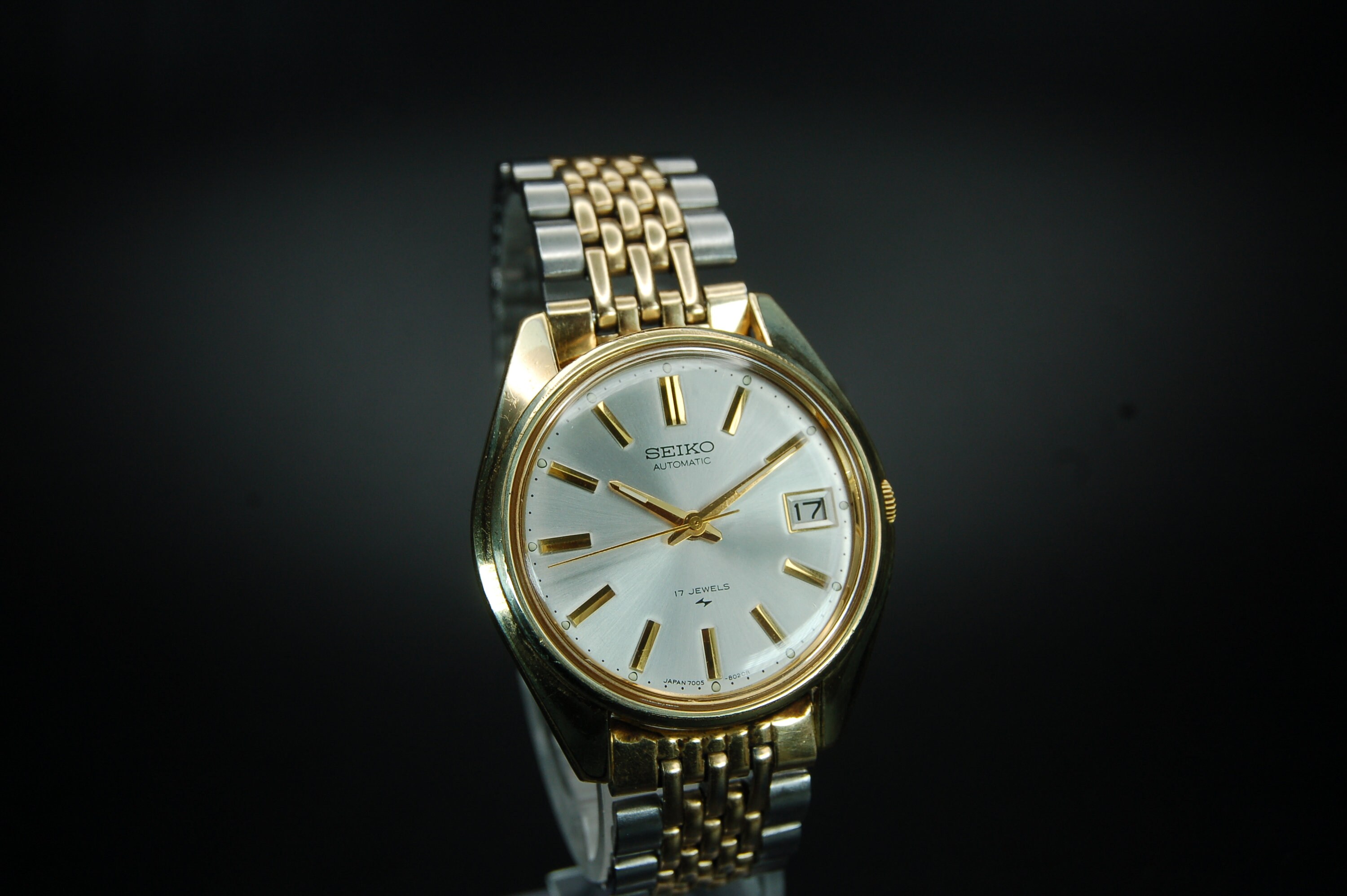 Vintage SEIKO Automatic 17 Jewels Watch 7005-8020A