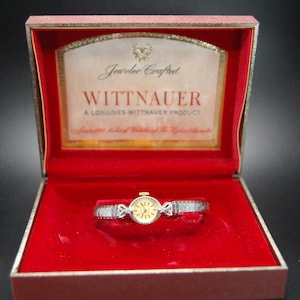 Beautiful Vintage Ladies Wittnauer Geneve Cocktail Watch and Box Set