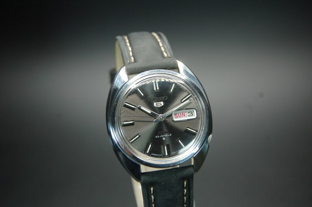 Stunning Vintage Seiko 5 DX Automatic Day/date Watch REF
