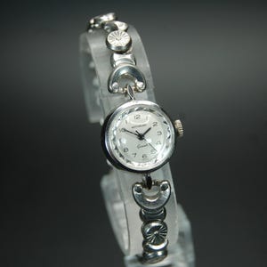Stunning Vintage Ladies Wittnauer Geneve Dress Watch