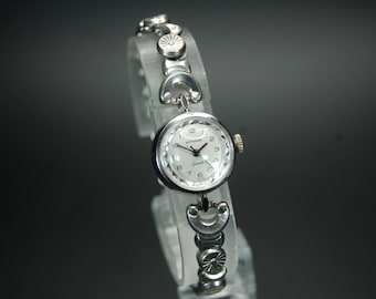 Stunning Vintage Ladies Wittnauer Geneve Dress Watch