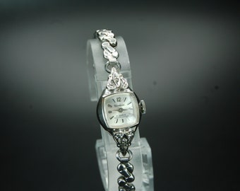 Pretty Ladies Vintage Ventura Dress Watch