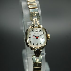 Stunning Vintage ladies Bulova M9 Dress watch
