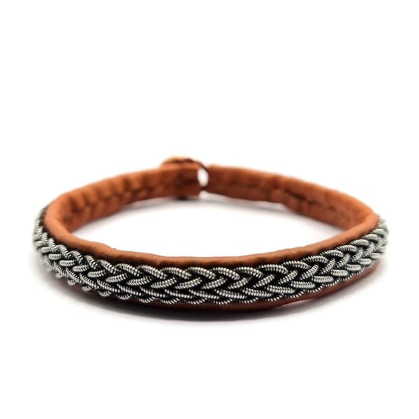 Bracelet Sami Cuir de Renne Marron Clair Fil d'Étain Laponie Bushcraft Nordique