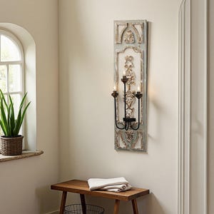 Aplique de pared francés vintage: panel de madera tallada, luz de tres velas