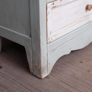 Narrow French Country Tall Cabinet with Carved Doors – Slim Distressed Storage Armoire afbeelding 9