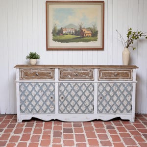 Handgefertigtes Sideboard aus Distressed Holz: Französisches Landhaus Bauernhaus Buffet