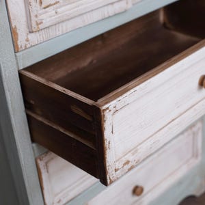 Narrow French Country Tall Cabinet with Carved Doors – Slim Distressed Storage Armoire afbeelding 7