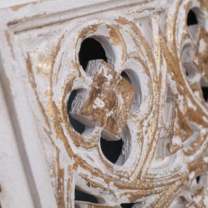 Narrow French Country Tall Cabinet with Carved Doors – Slim Distressed Storage Armoire afbeelding 4