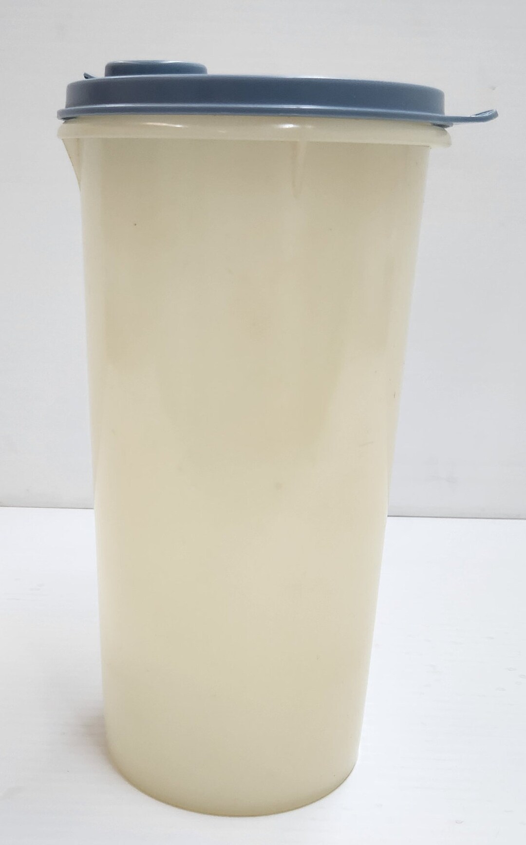 Vintage Tupperware 261-14 Beverage/storage Container W/blue Lid 563-8 ...