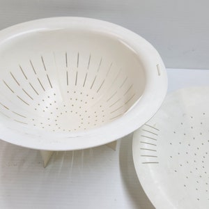 Tupperware White 3 Quart Large Double Colander #3105 and Cover 33106