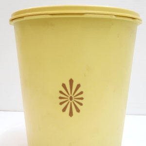 Vintage Tupperware Servalier Canister Container 805-4 Yellow Sunburst Lid