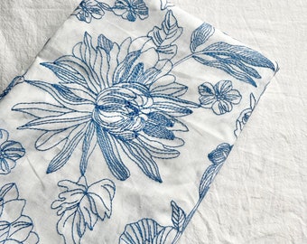 Tela de algodón floral azul y blanco, tela bordada, tela de algodón de flores, tela acolchada, tela de diseñador, tela suave, por medio metro