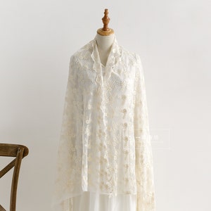 Ivoorkleurige kantstof, geborduurde tule kantstof met retro bloemen, mesh kantstof, chique bruidskantstof, per halve meter afbeelding 9