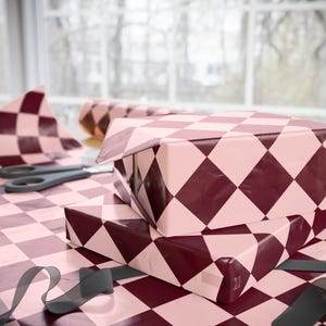 Burgunderrote Geschenkpapierrolle, Weihnachtsverpackung, Urlaub Geschenkverpackung, süße Geschenkverpackung, Geschenkpapierrolle, hübsche Geschenkverpackung, Preppy Bild 6
