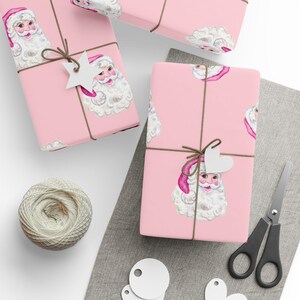 Papel de regalo navideño de Papá Noel con lentejuelas rosas, papel de regalo para las fiestas. imagen 6