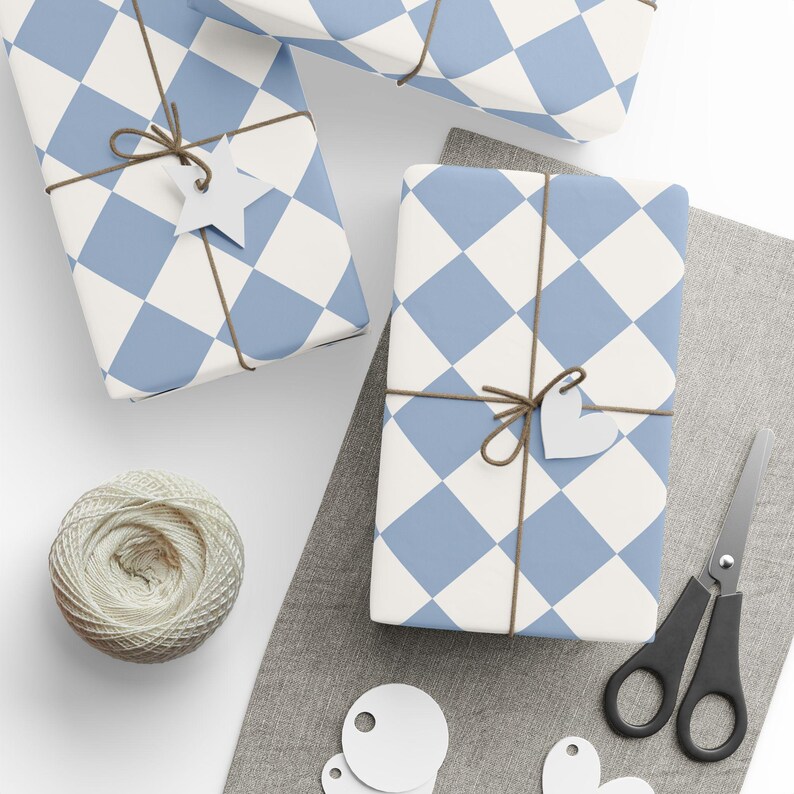 Blau karierte Geschenkpapierrolle, Geschenkverpackung für sie, schicke Geschenkverpackung, adrette Verpackung, Feiertagsgeschenkverpackung, Hochzeitsgeschenkpapier Bild 4