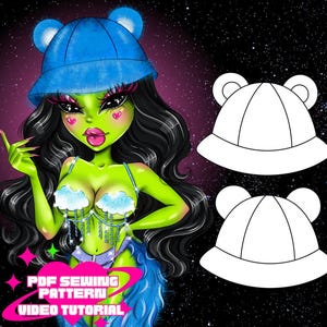 Puede incluir: Una ilustración digital de un extraterrestre verde que lleva un sombrero de cubo azul y blanco peludo con orejas de oso. El extraterrestre lleva un sujetador blanco con nubes azules y gotas de lluvia. La imagen incluye dos contornos del sombrero de cubo para patrones de costura. El texto "PDF SEWING PATTERN VIDEO TUTORIAL" está en la parte inferior de la imagen.
