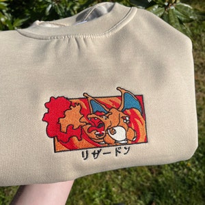 Sweatshirt Pokemon Charizard Sweatshirt brodé inspiré de Pokemon cadeau adulte Pokemon vêtements de Fan Nintendo image 1