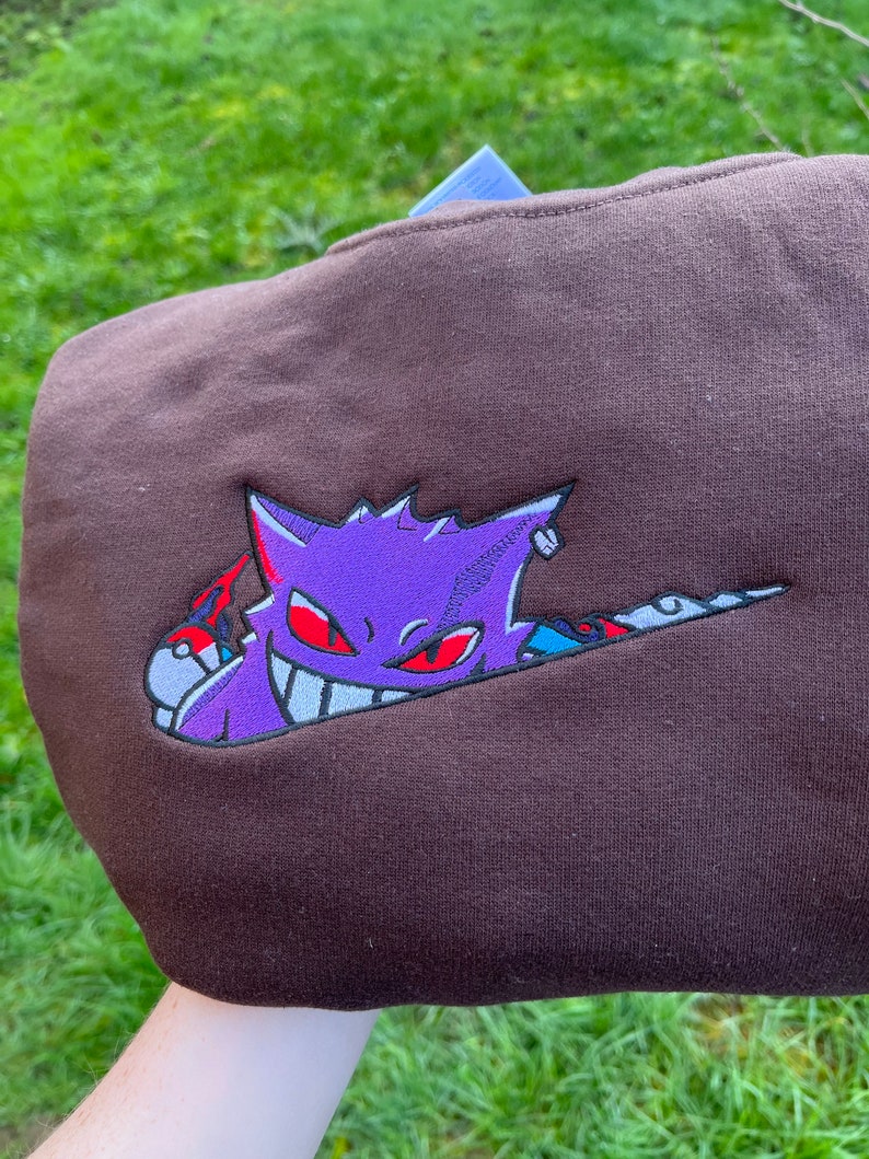 Sweat-shirt Gengar Sweat brodé inspiré de Pokémon Sweat à capuche Gengar Cadeau Pokémon Vêtements pour les fans de Nintendo image 6