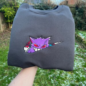 Sweat-shirt Gengar Sweat brodé inspiré de Pokémon Sweat à capuche Gengar Cadeau Pokémon Vêtements pour les fans de Nintendo image 2